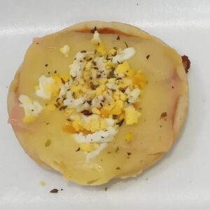 Pizzeta Jamón Queso y Huevo