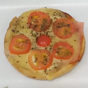 Pizzeta Jamón Queso y Tomate